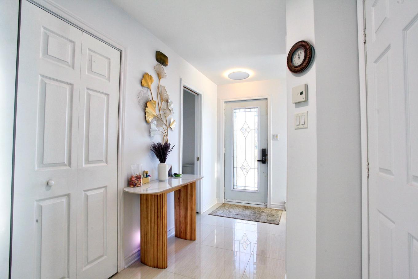 Hall d'entrée/Vestibule - 9040 Boul. Marie-Victorin, Brossard, QC - Indoor Photo Showing Other Room