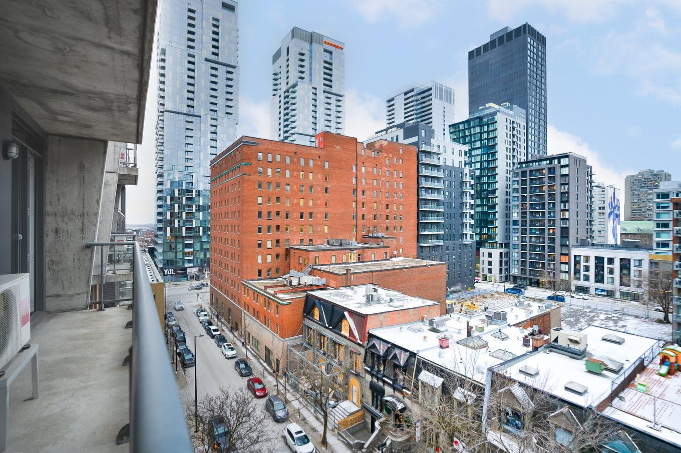 View - 806-1199 Rue Bishop, Montréal (Ville-Marie), QC - Outdoor With Facade