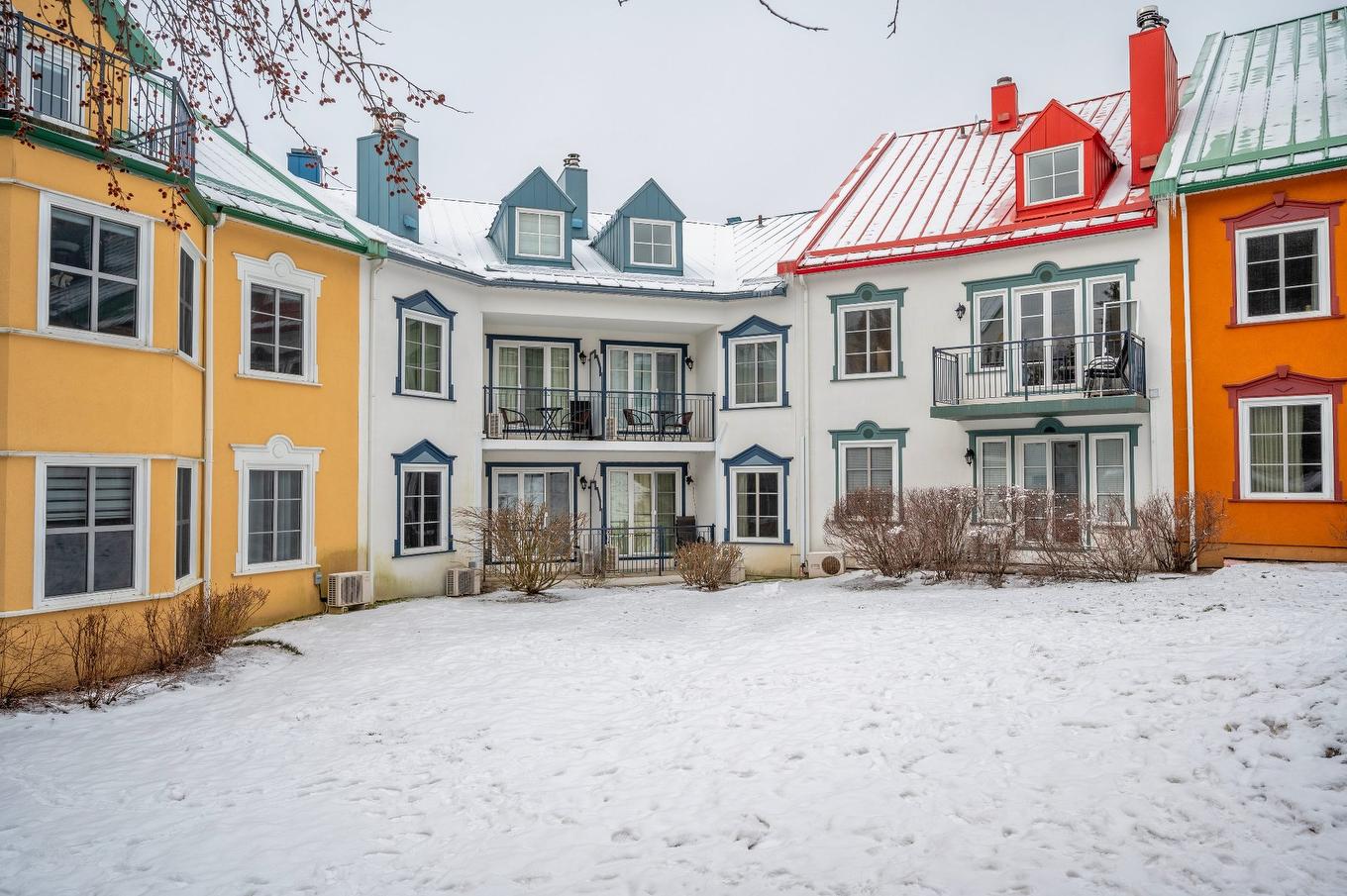 Backyard - 414/M514-118 Ch. De Kandahar, Mont-Tremblant, QC - Outdoor With Balcony