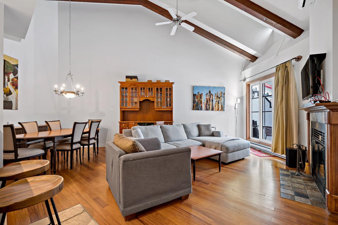 Living room - 414/M514-118 Ch. De Kandahar, Mont-Tremblant, QC - Indoor Photo Showing Living Room