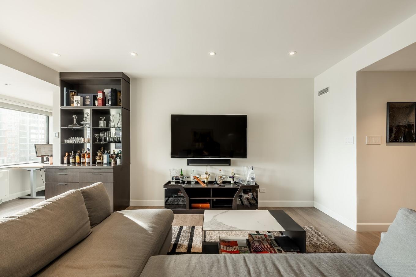 Salon - 1606-1455 Rue Sherbrooke O., Montréal (Ville-Marie), QC - Indoor Photo Showing Living Room