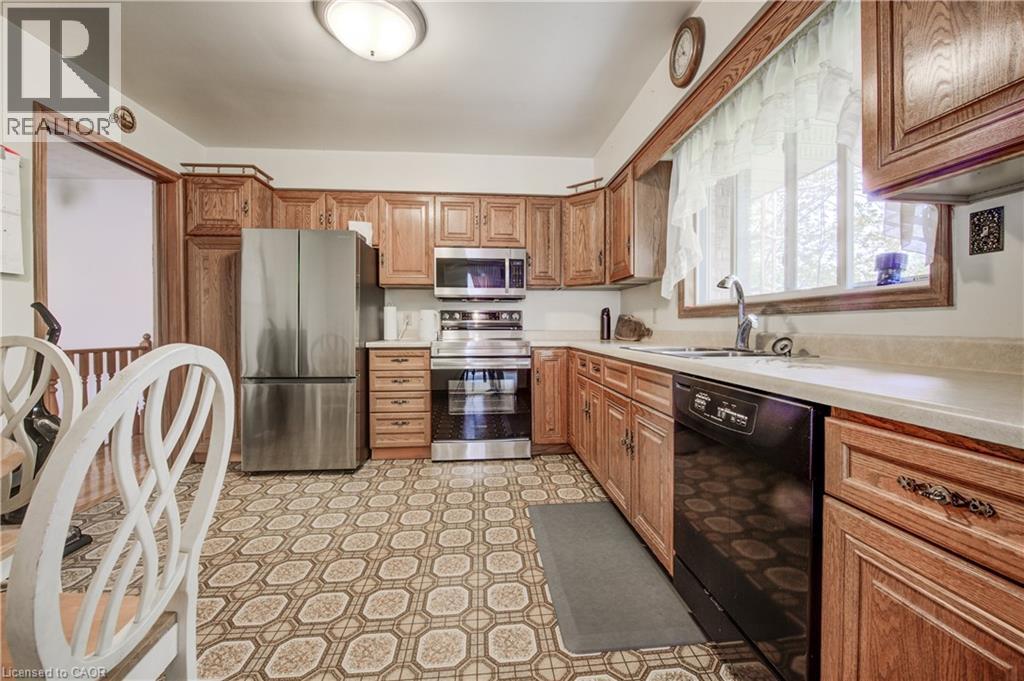 345 Governors Road E, Paris, ON - Indoor Photo Showing Kitchen