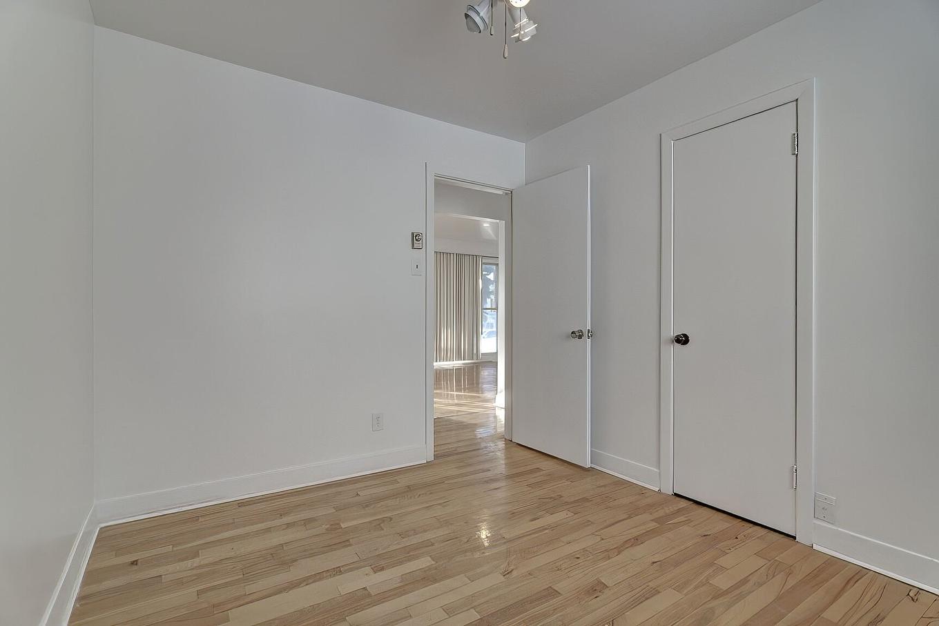 Chambre à coucher - 11755 Av. Du Bois-De-Boulogne, Montréal (Ahuntsic-Cartierville), QC - Indoor Photo Showing Other Room