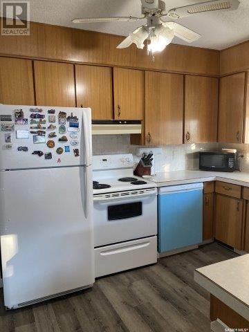 212 Fourth Street Ne, Ituna, SK - Indoor Photo Showing Kitchen