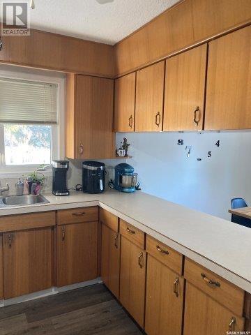 212 Fourth Street Ne, Ituna, SK - Indoor Photo Showing Kitchen