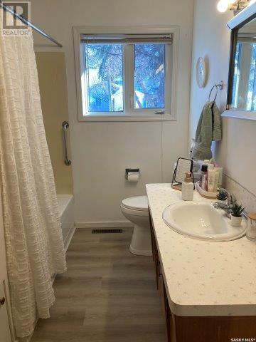 212 Fourth Street Ne, Ituna, SK - Indoor Photo Showing Bathroom