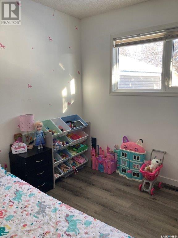 212 Fourth Street Ne, Ituna, SK - Indoor Photo Showing Bedroom