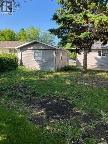 212 Fourth Street Ne, Ituna, SK - Outdoor