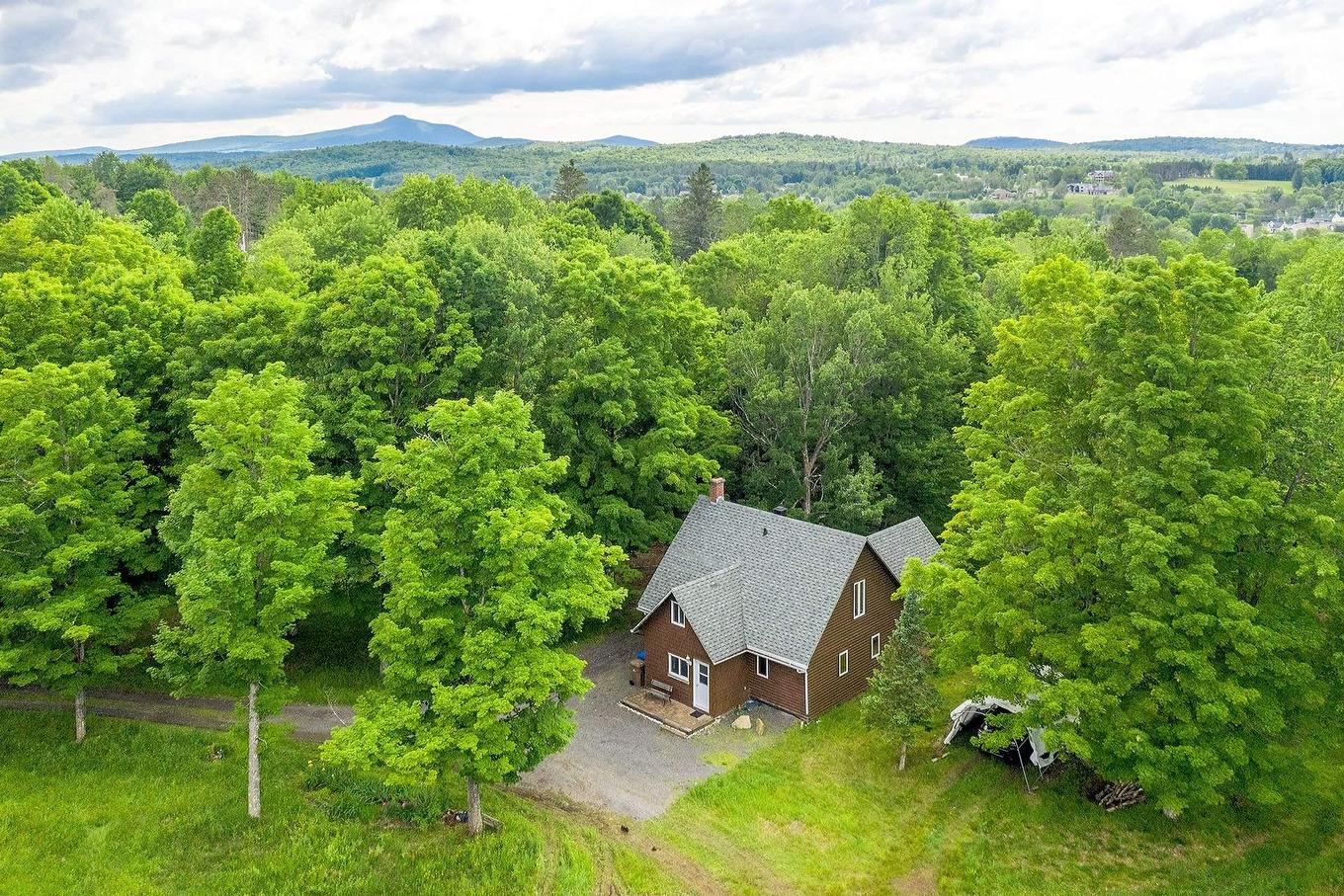 Aerial photo - 14 Rue Highland, Sutton, QC - Outdoor With View