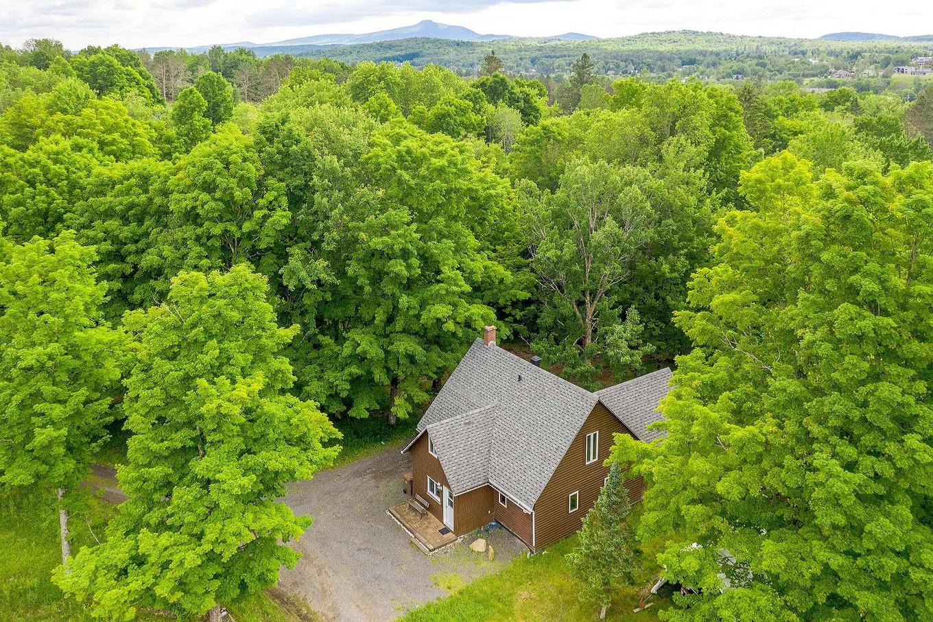 Aerial photo - 14 Rue Highland, Sutton, QC - Outdoor