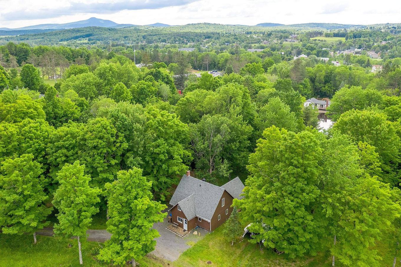 Aerial photo - 14 Rue Highland, Sutton, QC - Outdoor With View