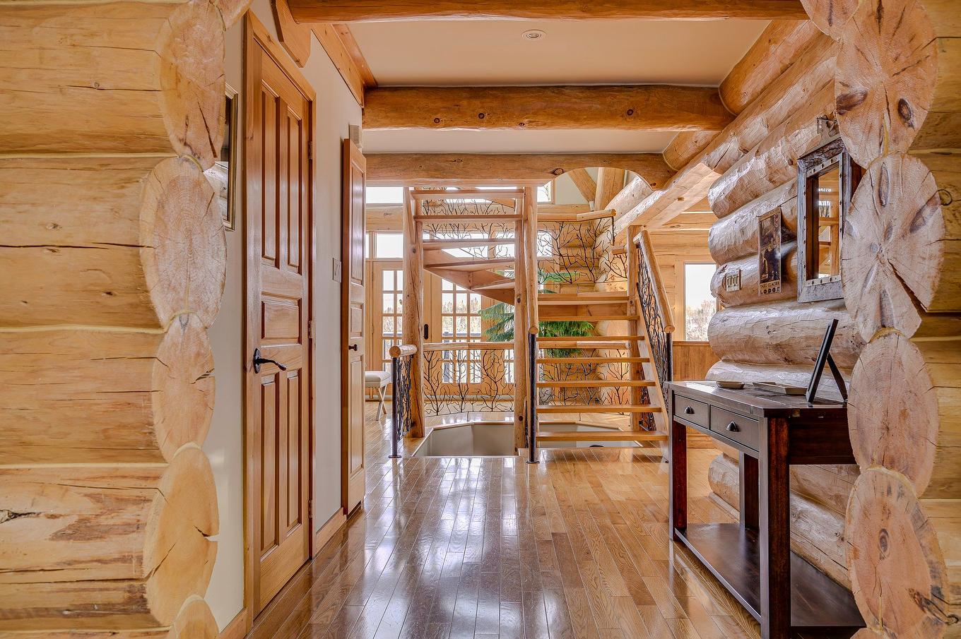 Hall - 105 Ch. Des Ancêtres, Mont-Tremblant, QC - Indoor Photo Showing Other Room