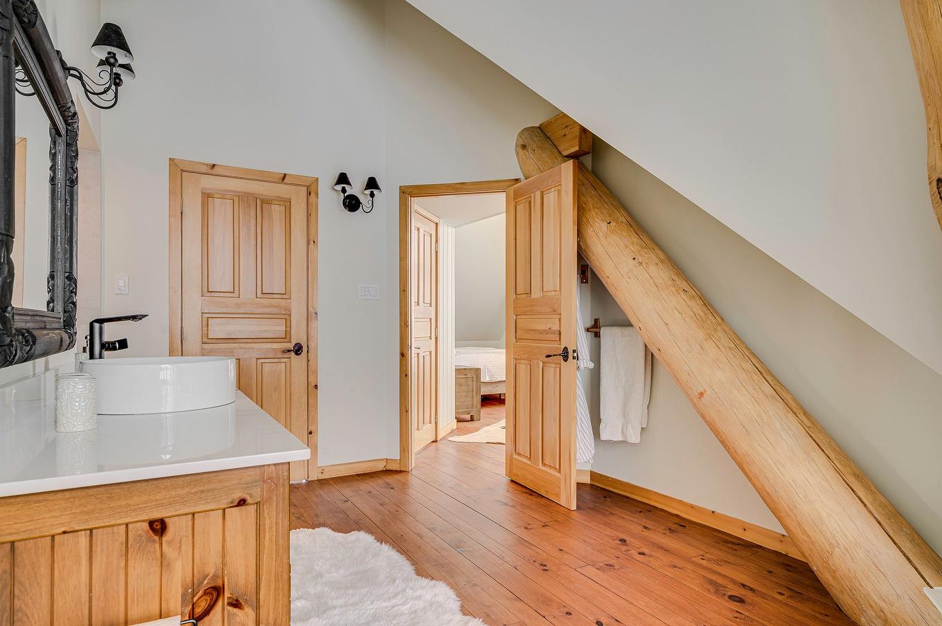 Ensuite bathroom - 105 Ch. Des Ancêtres, Mont-Tremblant, QC - Indoor Photo Showing Other Room