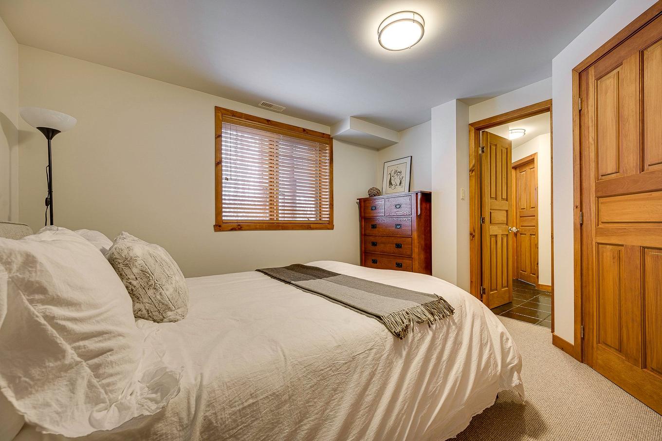 Bedroom - 105 Ch. Des Ancêtres, Mont-Tremblant, QC - Indoor Photo Showing Bedroom