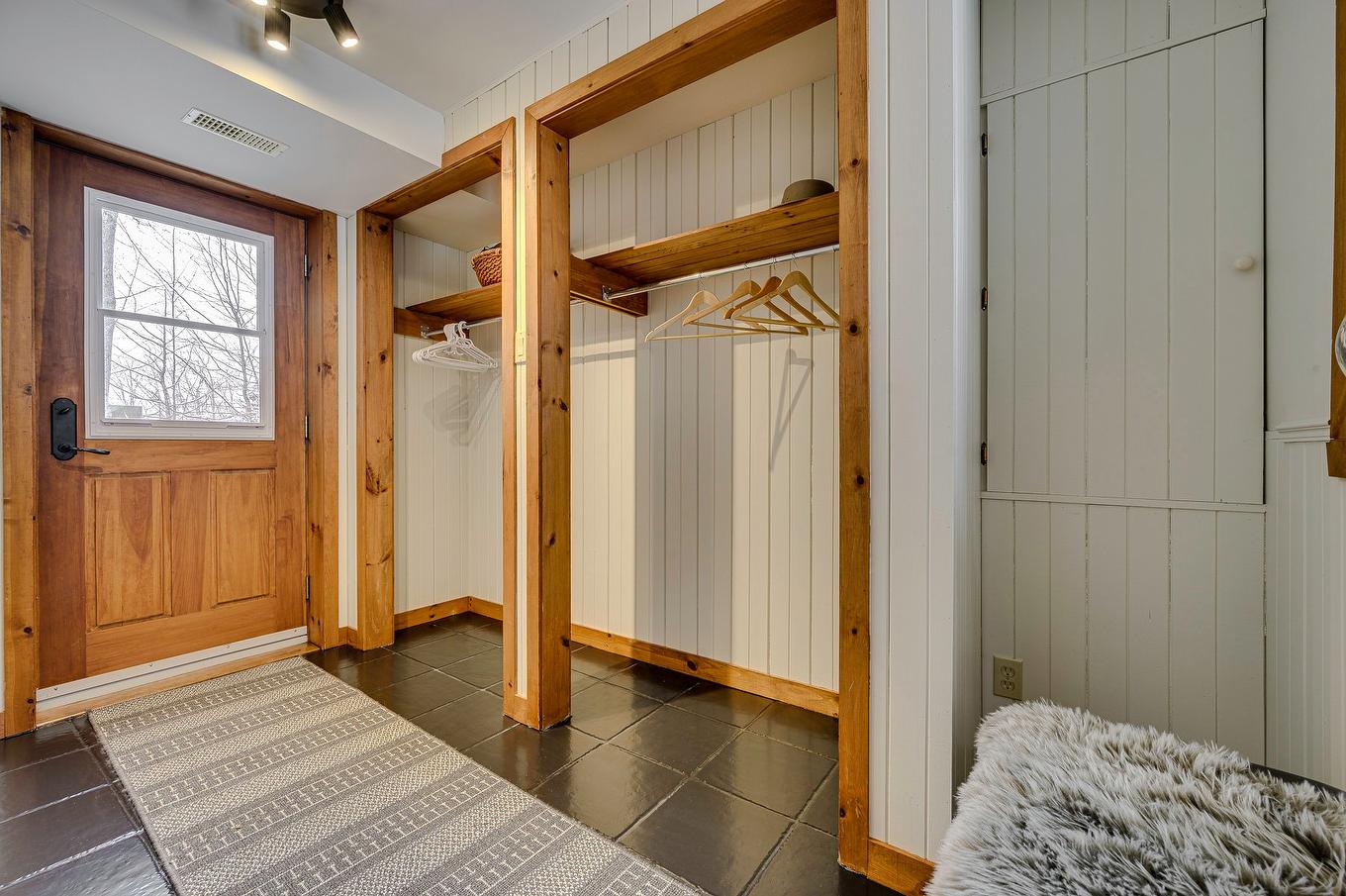 Hall - 105 Ch. Des Ancêtres, Mont-Tremblant, QC - Indoor Photo Showing Other Room