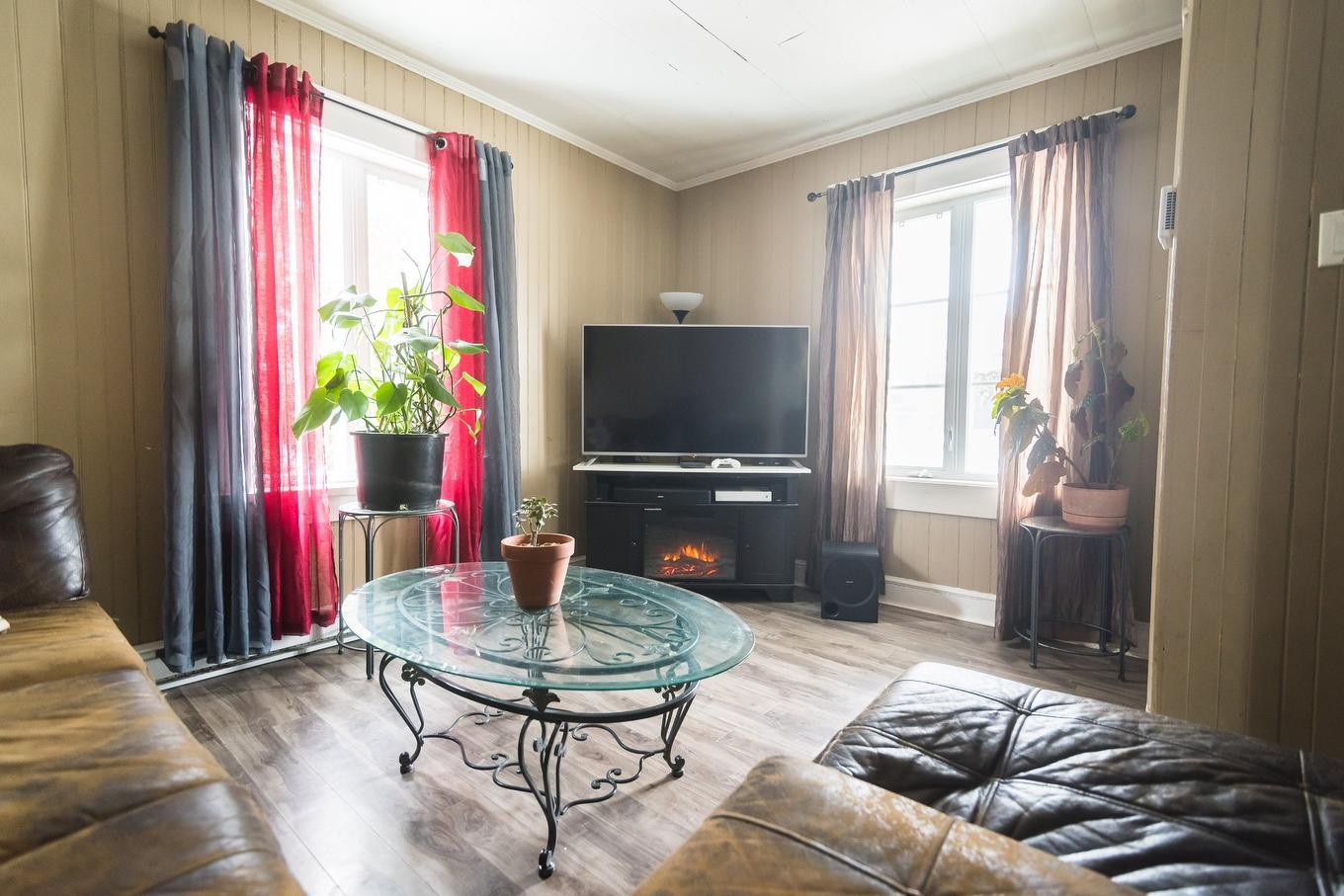 Living room - 435 Av. Bouchard, Saint-Pascal, QC - Indoor