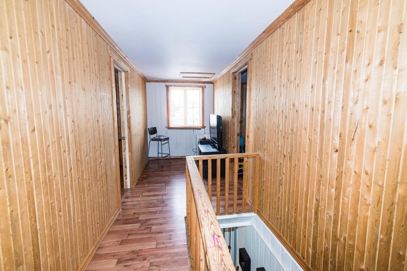 Passageway - 435 Av. Bouchard, Saint-Pascal, QC - Indoor