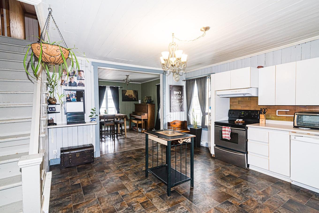 Kitchen - 435 Av. Bouchard, Saint-Pascal, QC - Indoor Photo Showing Kitchen With Double Sink
