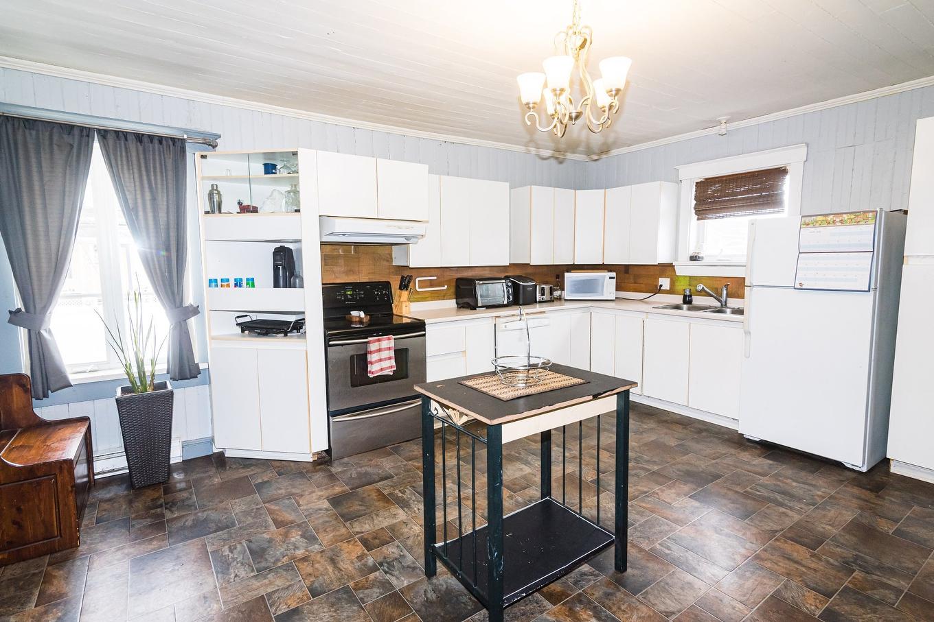 Kitchen - 435 Av. Bouchard, Saint-Pascal, QC - Indoor Photo Showing Dining Room