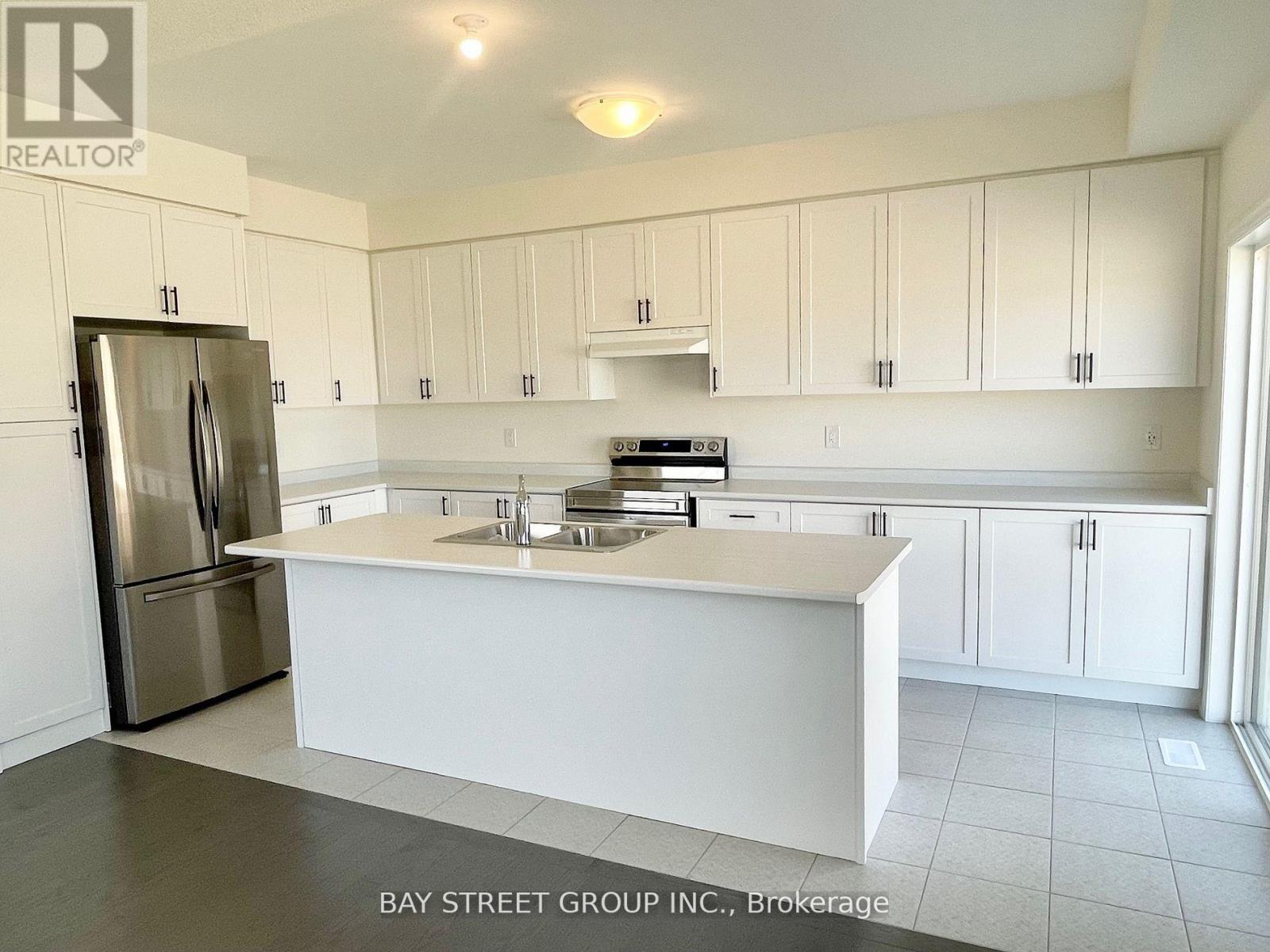 160 William Booth Avenue, Newmarket, ON - Indoor Photo Showing Kitchen With Double Sink