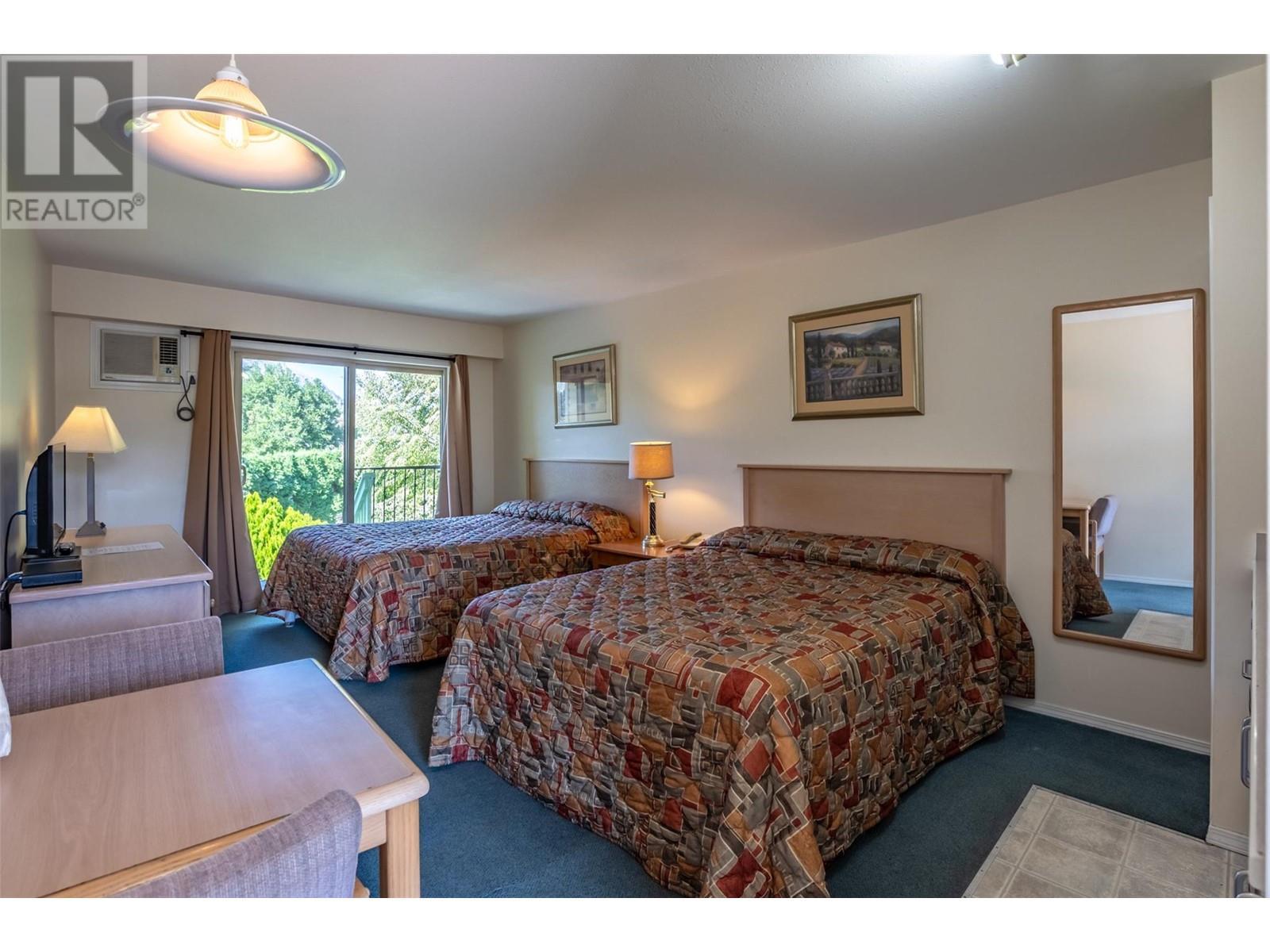 Motel Room - 6203 Willow Avenue, Summerland, BC
