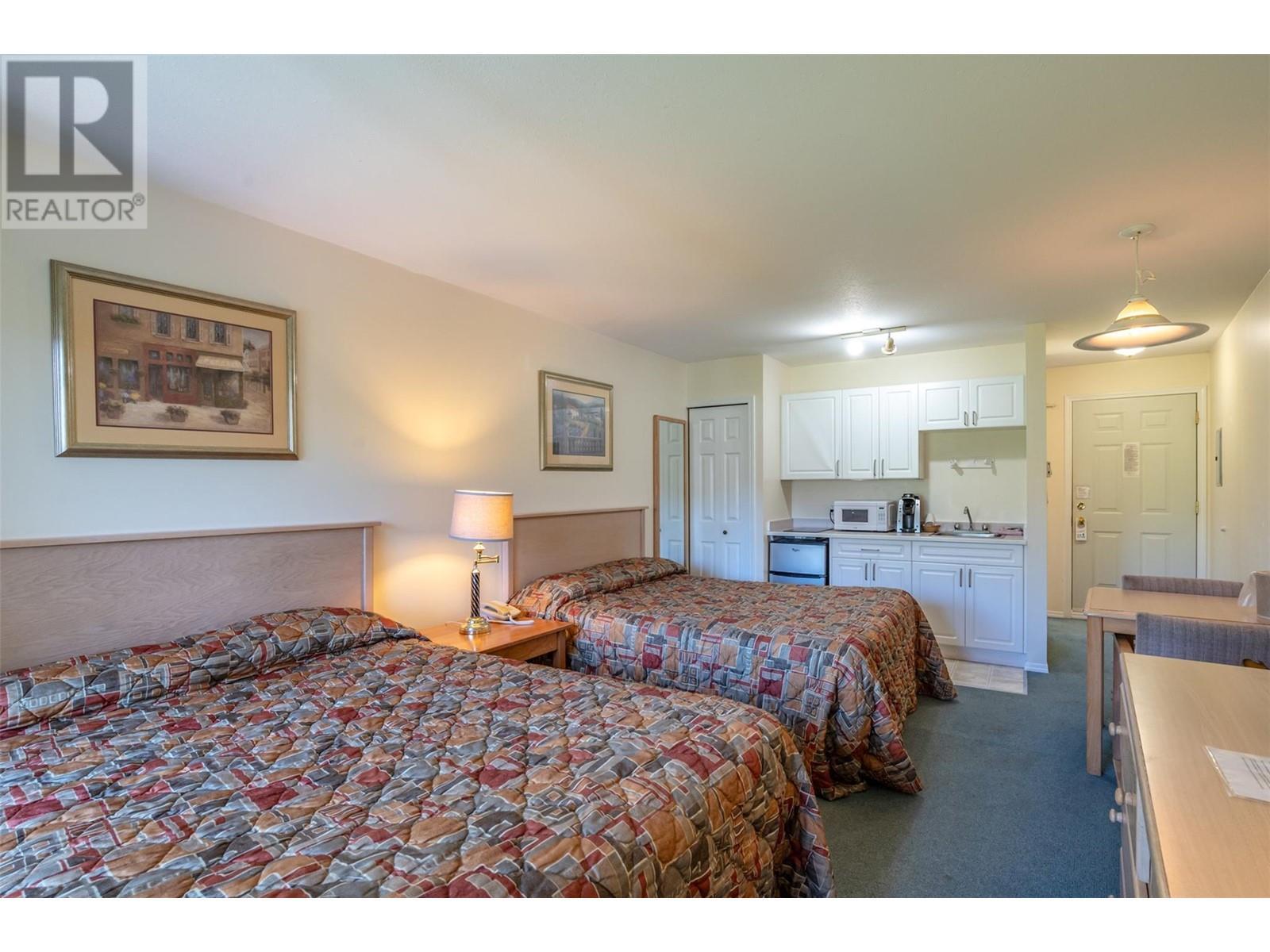 Motel Room - 6203 Willow Avenue, Summerland, BC