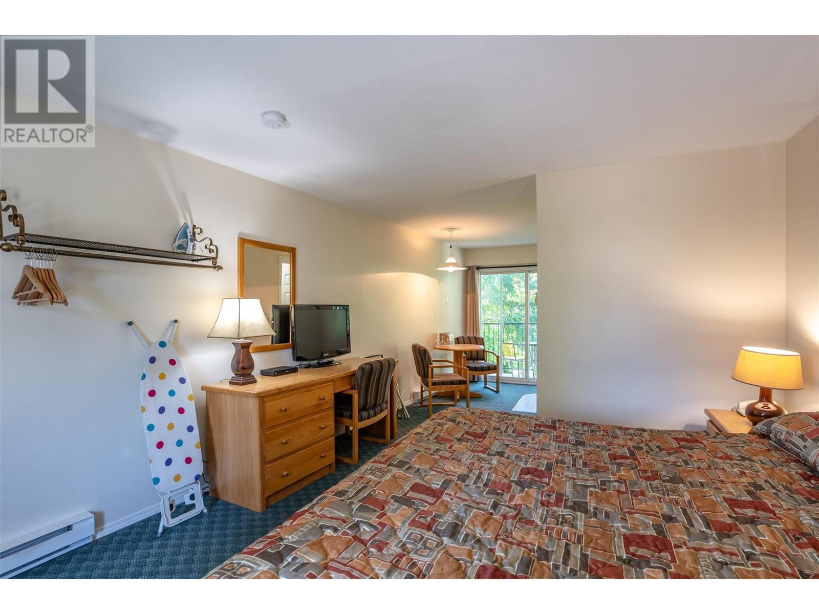 Motel Room - 6203 Willow Avenue, Summerland, BC