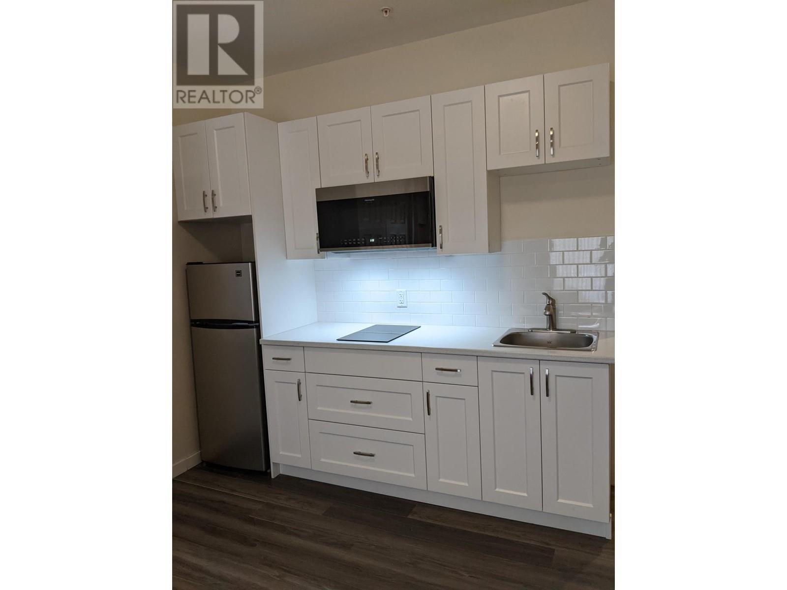 Apartment - 6203 Willow Avenue, Summerland, BC