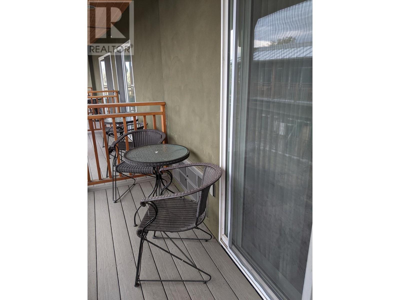 Apartment - 6203 Willow Avenue, Summerland, BC