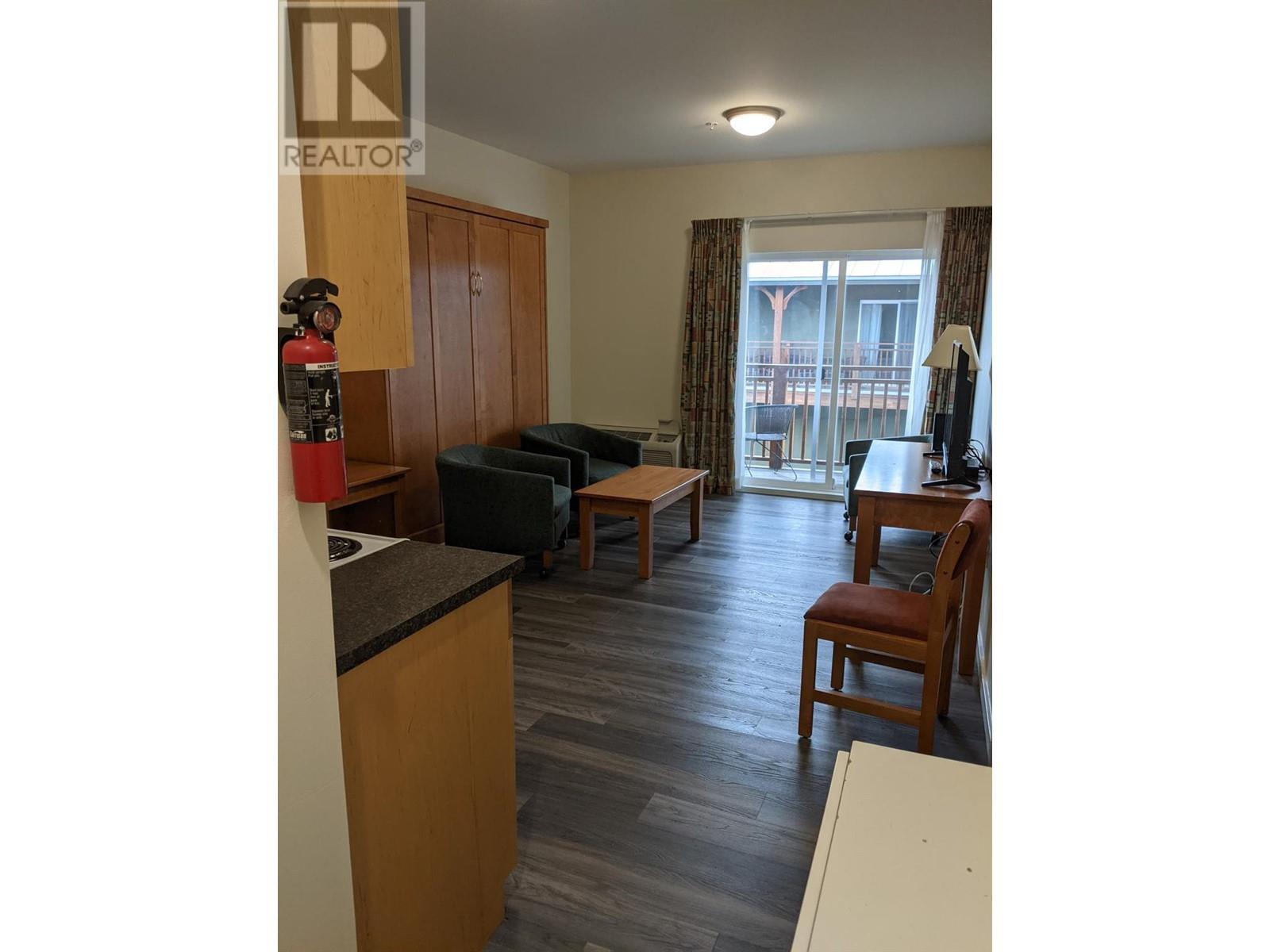 Apartment - 6203 Willow Avenue, Summerland, BC