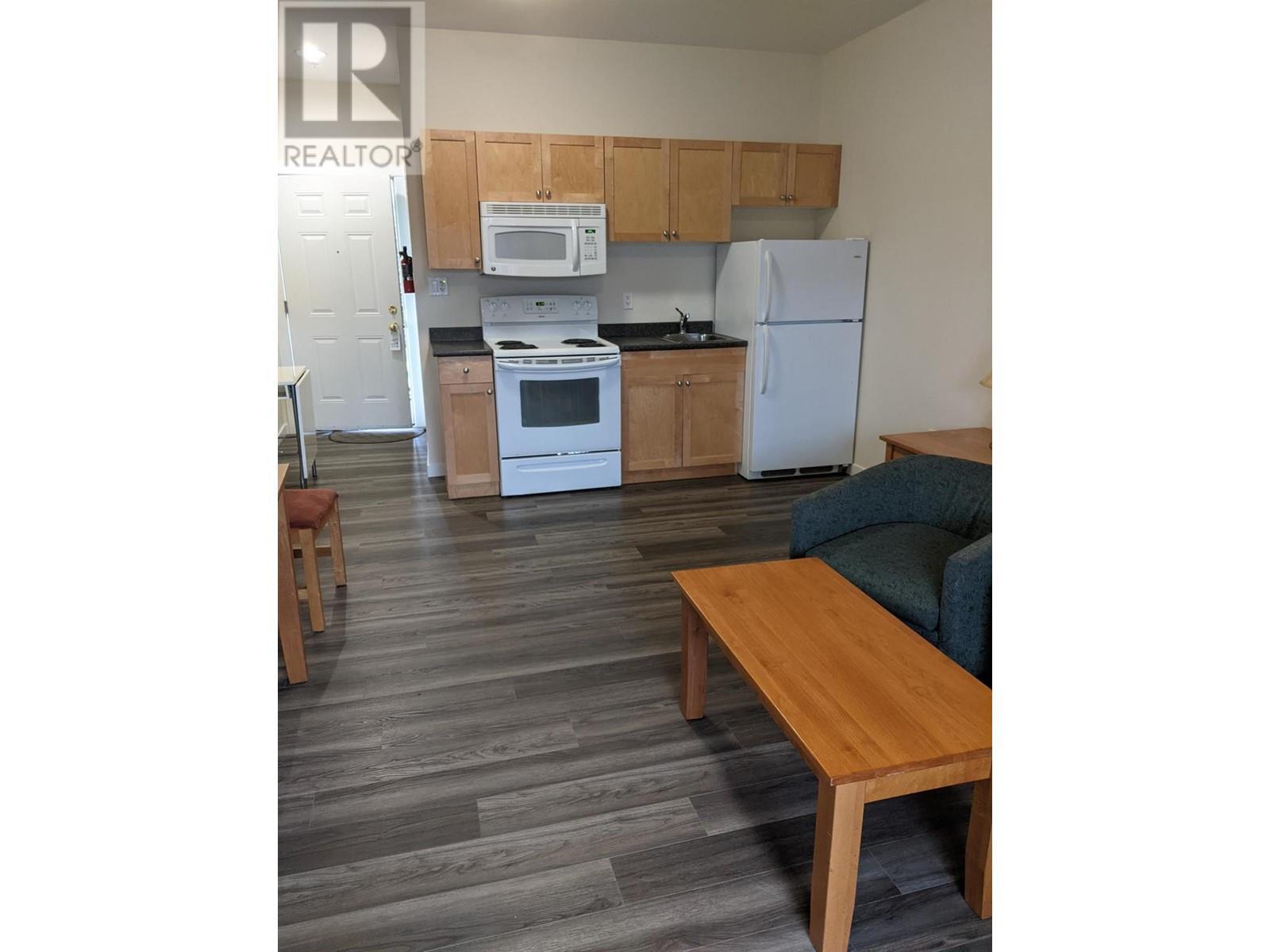 Apartment - 6203 Willow Avenue, Summerland, BC