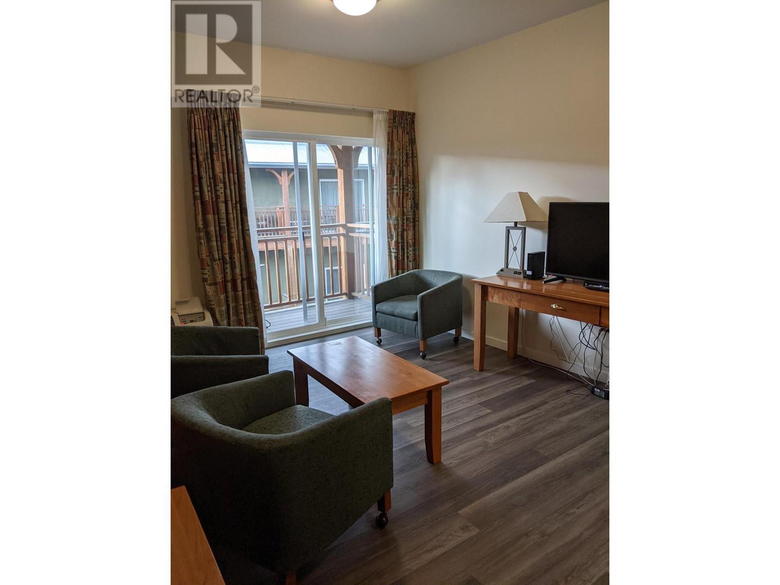 Apartment - 6203 Willow Avenue, Summerland, BC