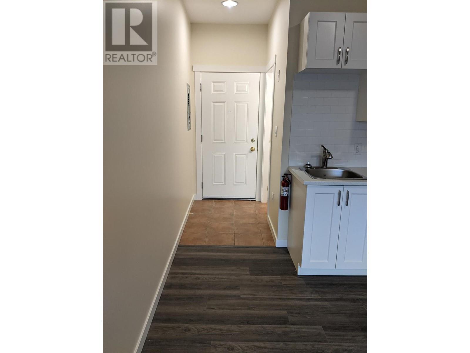 Apartment - 6203 Willow Avenue, Summerland, BC