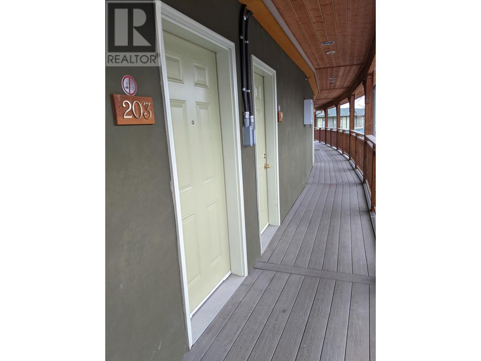 Apartment - 6203 Willow Avenue, Summerland, BC