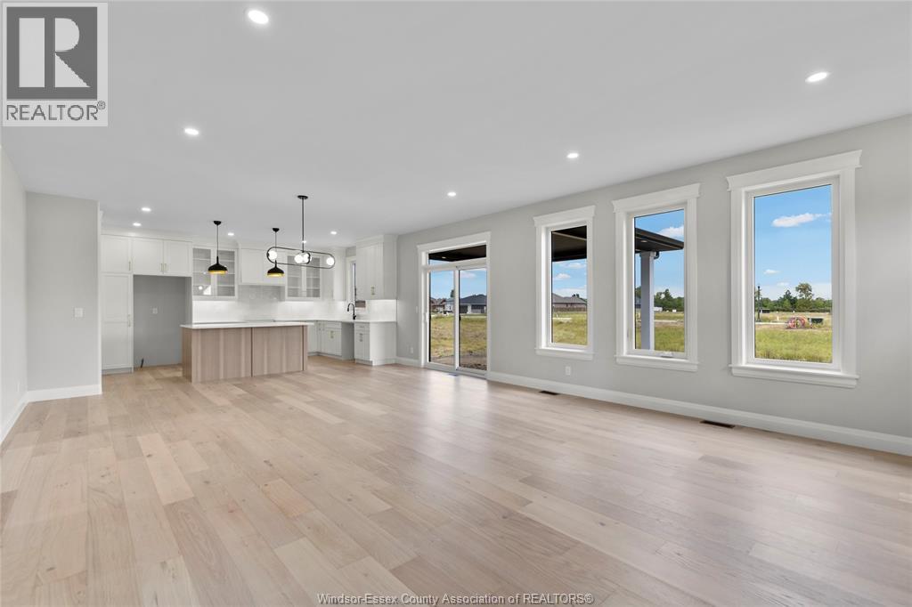 7338 Garnet Crescent, Mcgregor, ON - Indoor