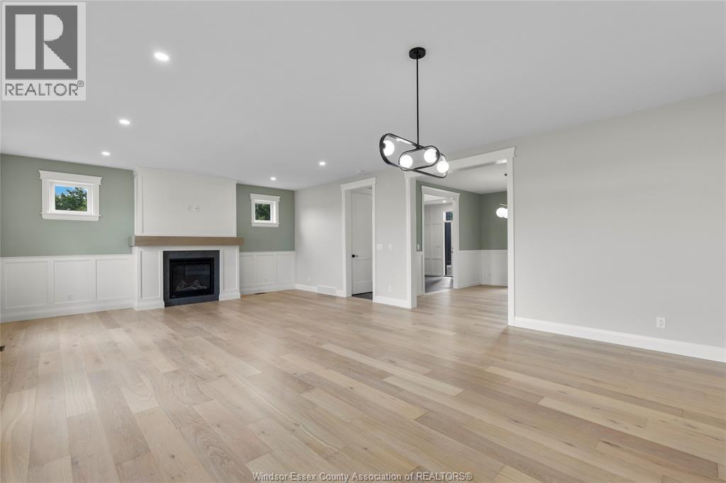 7338 Garnet Crescent, Mcgregor, ON - Indoor With Fireplace