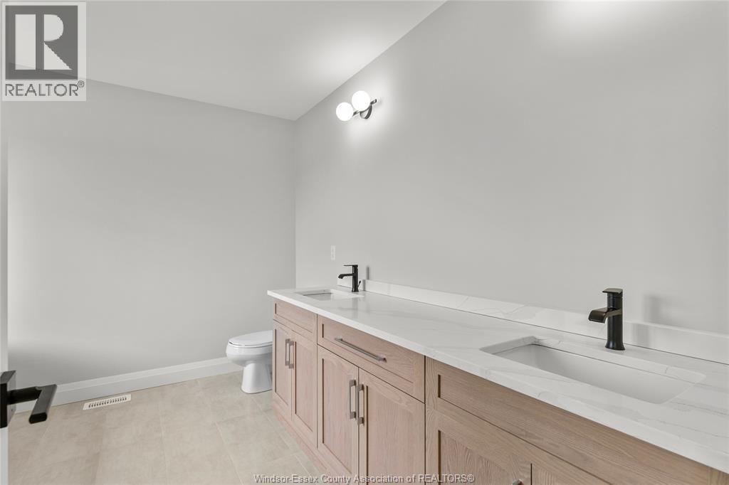 7338 Garnet Crescent, Mcgregor, ON - Indoor Photo Showing Bathroom