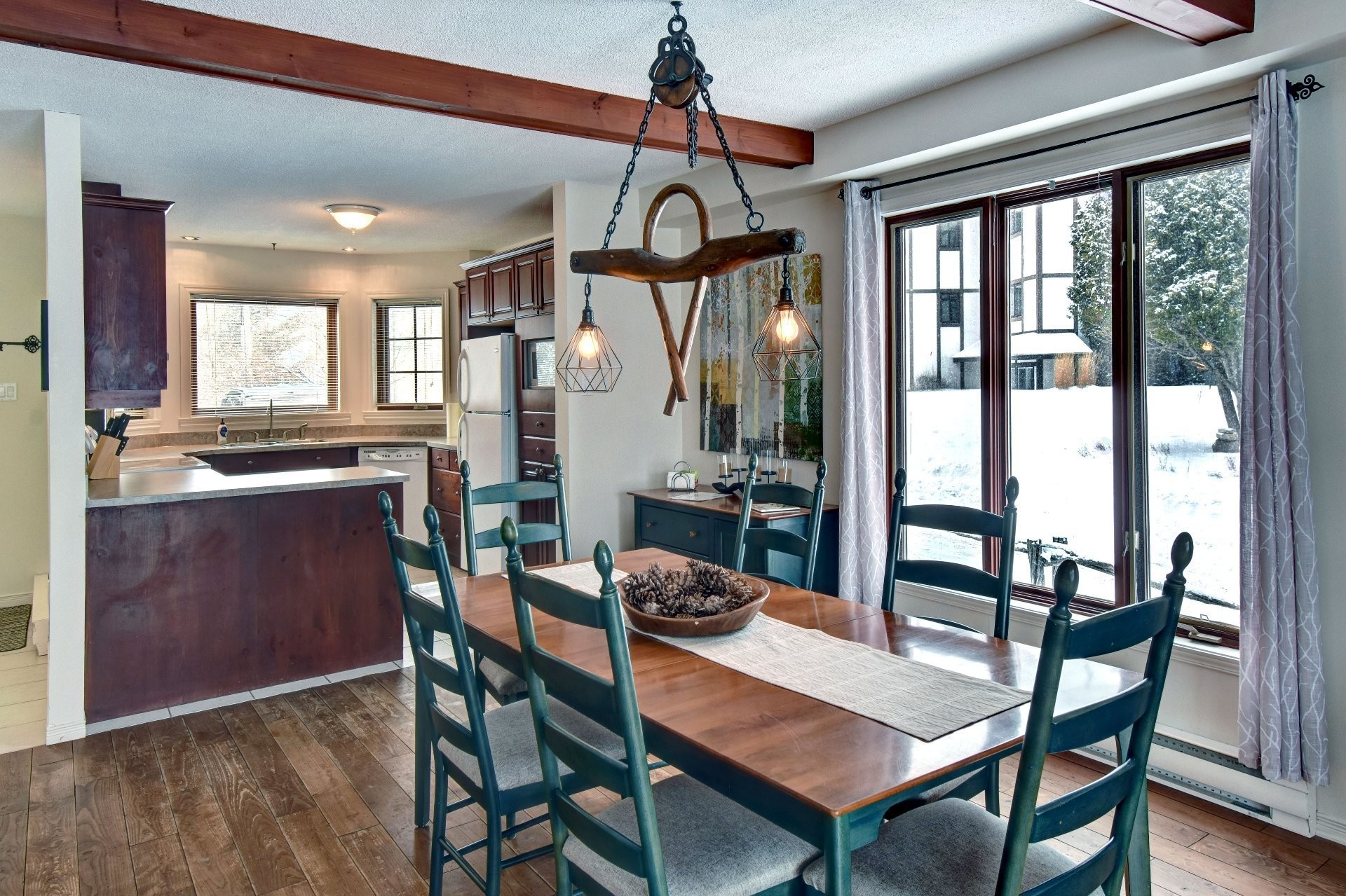 Salle à manger - 1-142 Rue Pinoteau, Mont-Tremblant, QC - Indoor Photo Showing Dining Room
