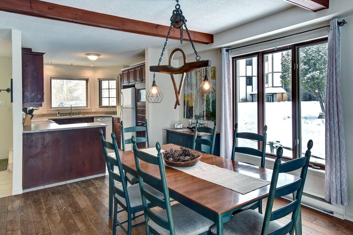 Dining room - 1-142 Rue Pinoteau, Mont-Tremblant, QC - Indoor Photo Showing Dining Room