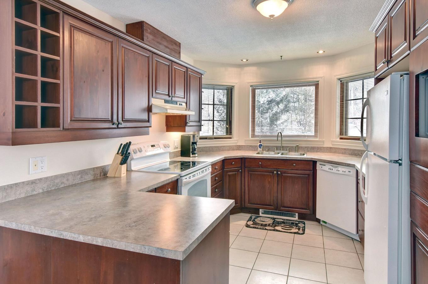 Kitchen - 1-142 Rue Pinoteau, Mont-Tremblant, QC - Indoor Photo Showing Kitchen