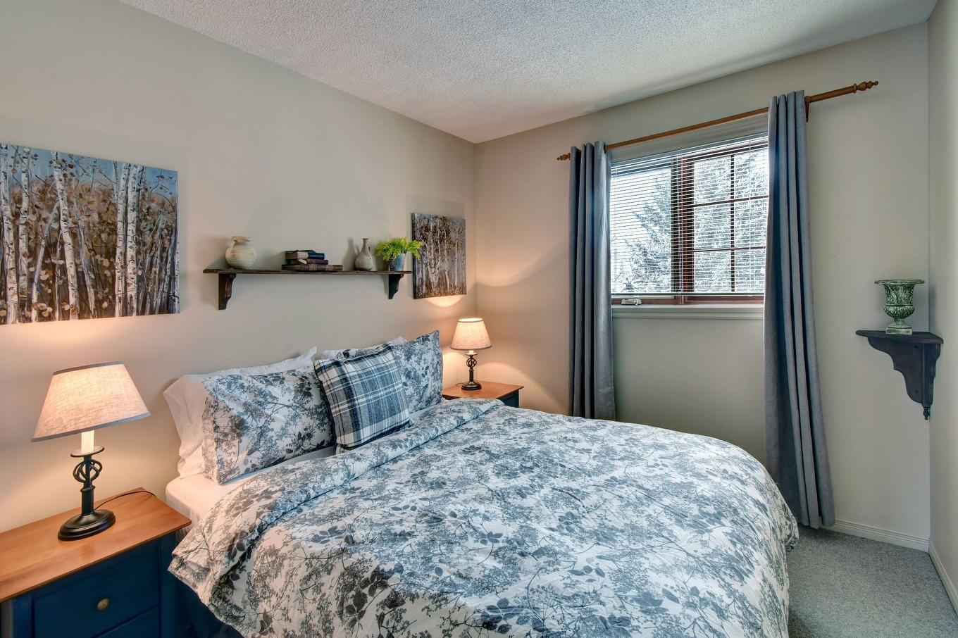 Bedroom - 1-142 Rue Pinoteau, Mont-Tremblant, QC - Indoor Photo Showing Bedroom