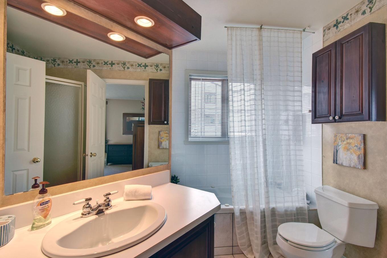 Ensuite bathroom - 1-142 Rue Pinoteau, Mont-Tremblant, QC - Indoor Photo Showing Bathroom