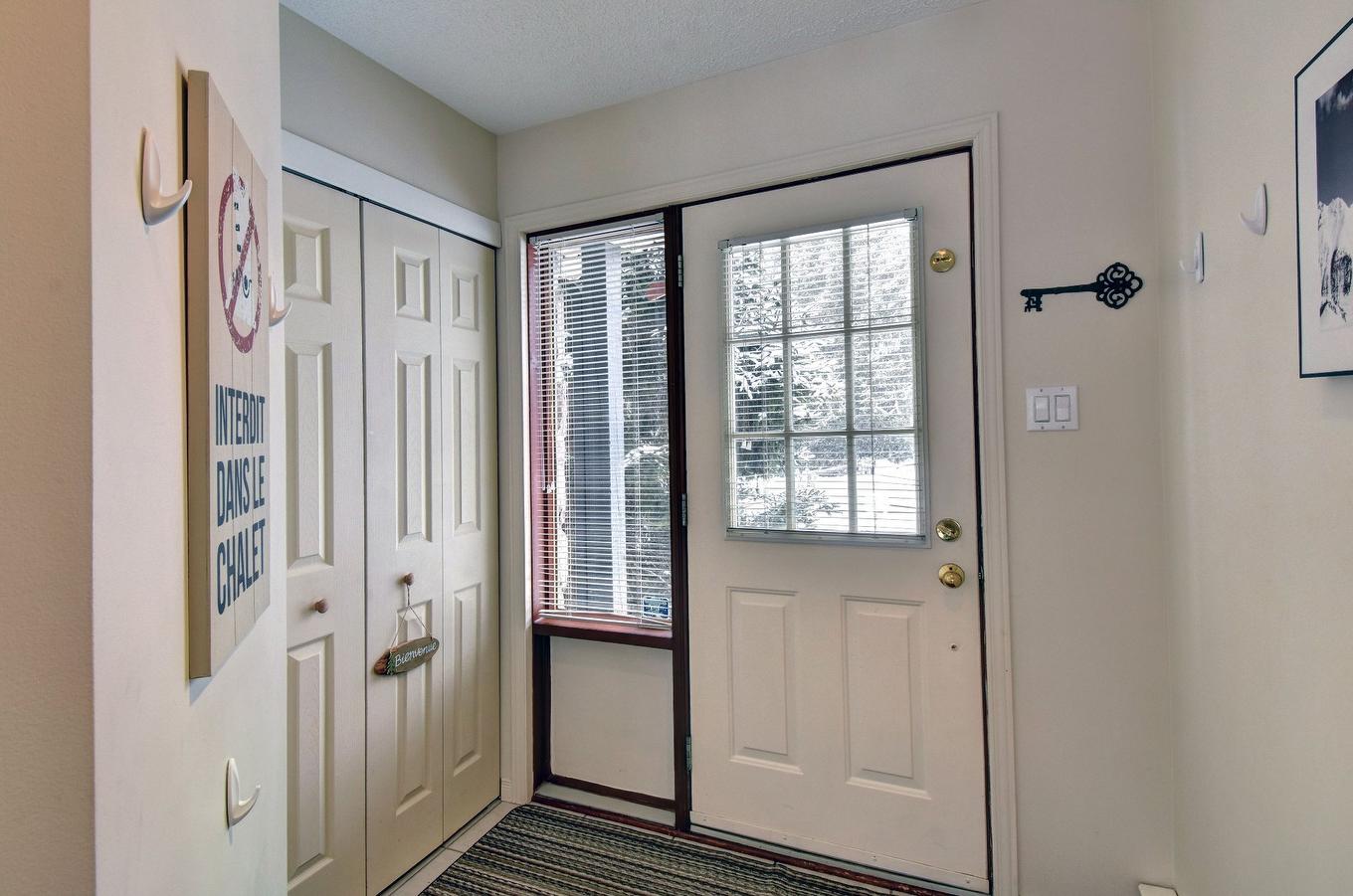 Hall - 1-142 Rue Pinoteau, Mont-Tremblant, QC - Indoor Photo Showing Other Room