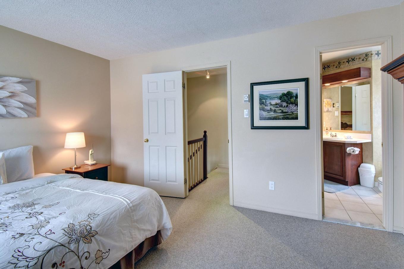 Master bedroom - 1-142 Rue Pinoteau, Mont-Tremblant, QC - Indoor Photo Showing Bedroom
