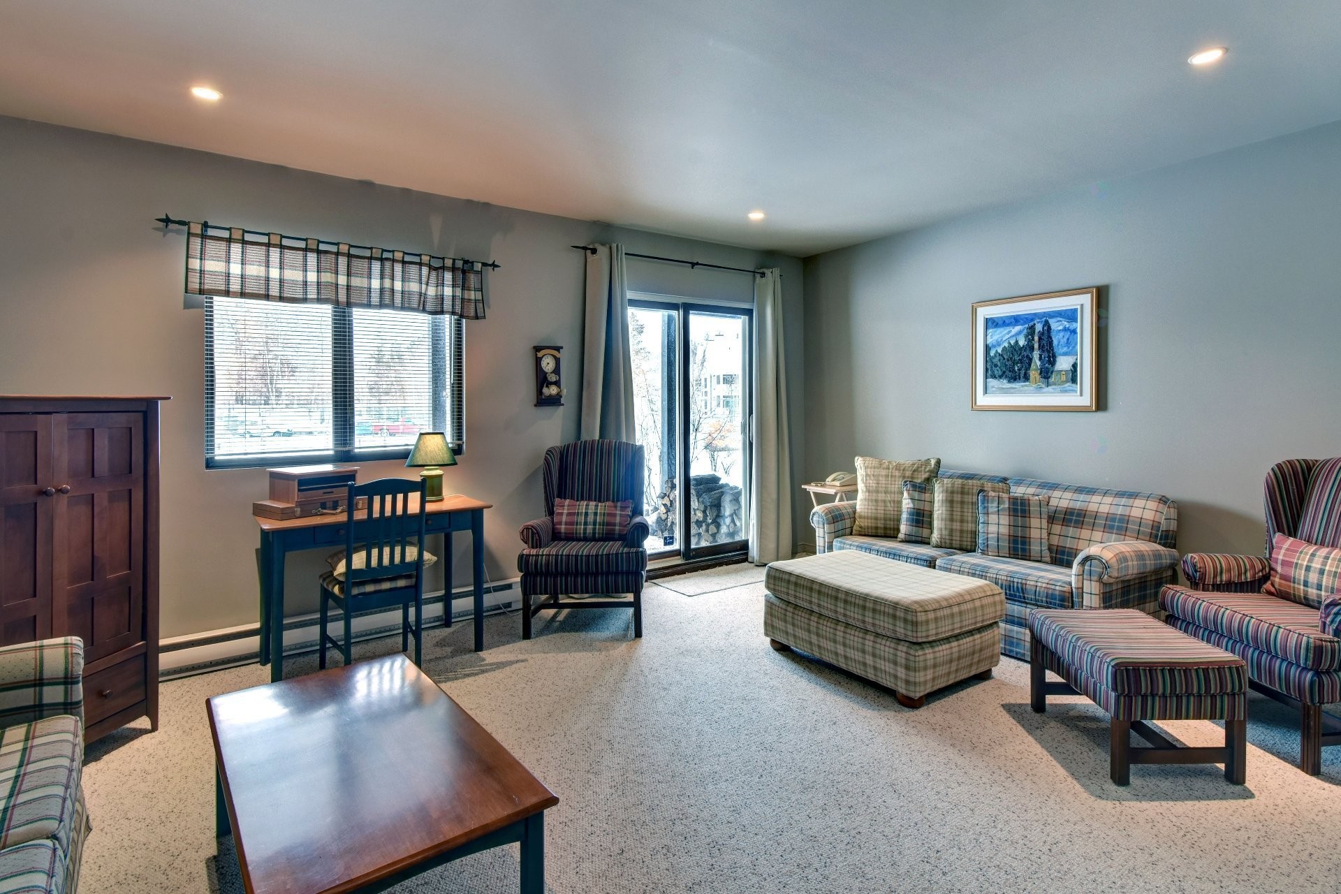 Salle familiale - 1-142 Rue Pinoteau, Mont-Tremblant, QC - Indoor Photo Showing Living Room