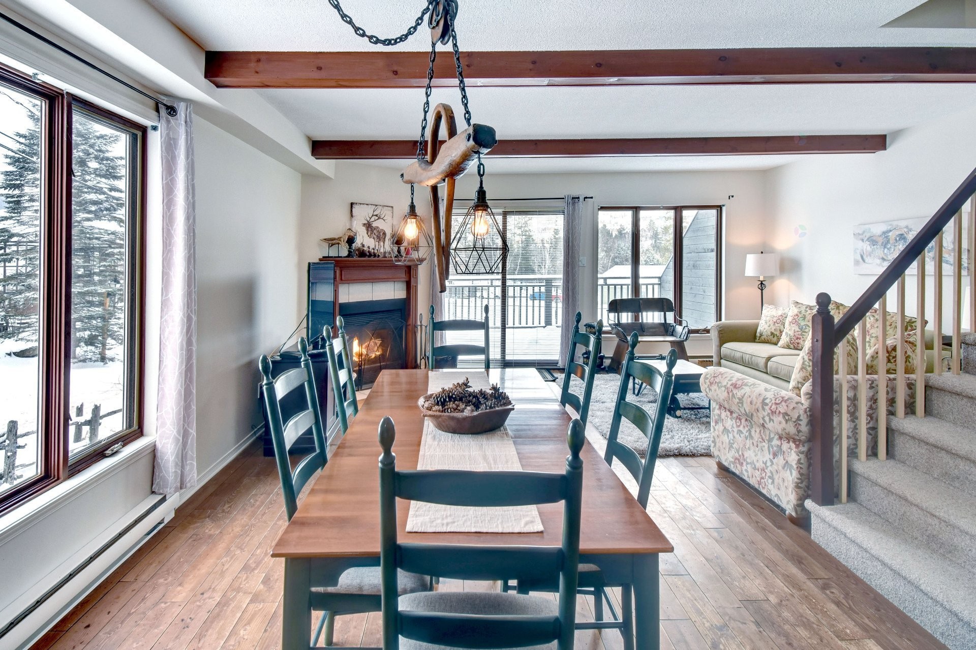 Salle à manger - 1-142 Rue Pinoteau, Mont-Tremblant, QC - Indoor Photo Showing Other Room With Fireplace