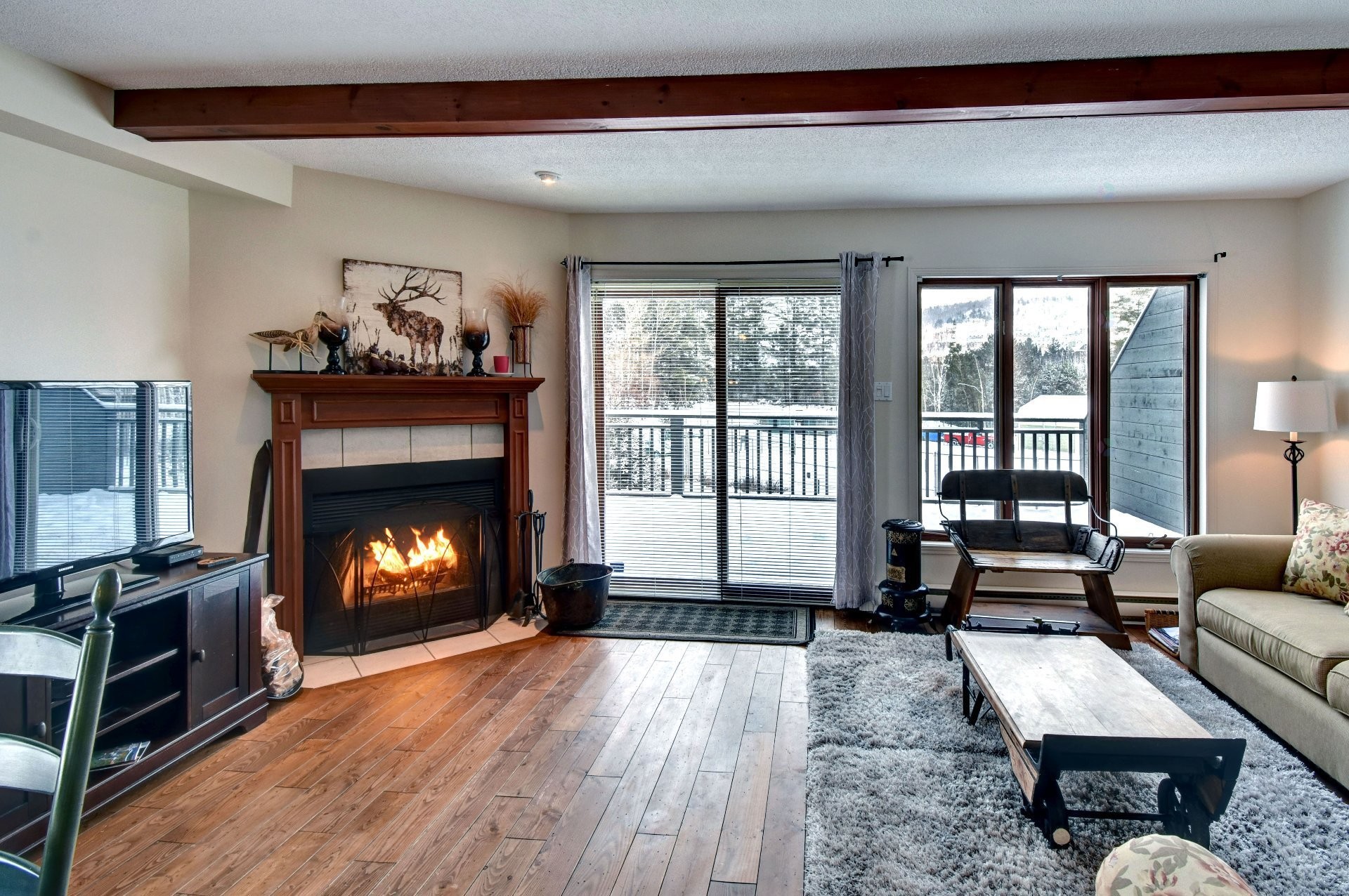 Salon - 1-142 Rue Pinoteau, Mont-Tremblant, QC - Indoor Photo Showing Living Room With Fireplace