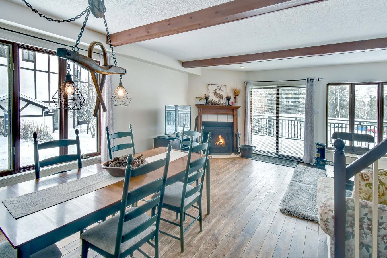 Overall view - 1-142 Rue Pinoteau, Mont-Tremblant, QC - Indoor With Fireplace