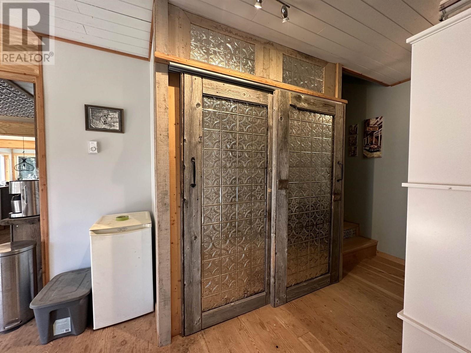 5973 Cedar Creek Road, Likely, BC - Indoor