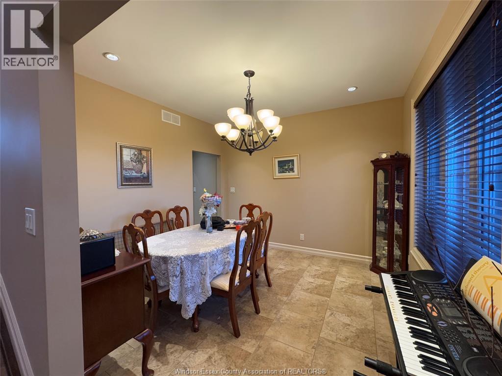 67 Theresa Trail, Leamington, ON - Indoor Photo Showing Dining Room